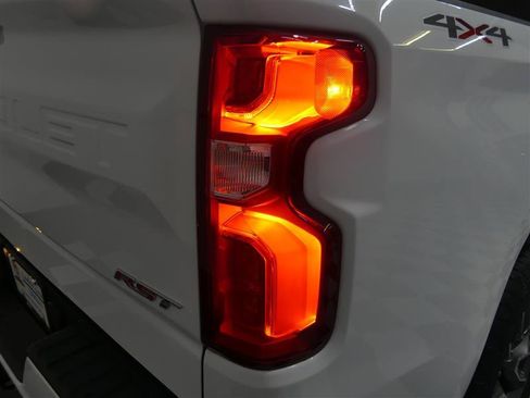 Used 2020 Chevrolet Silverado 1500 RST w/ RST Value Package AWD/4WD image 14