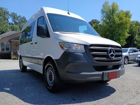 Used 2024 Mercedes-Benz Sprinter 2500 image 4