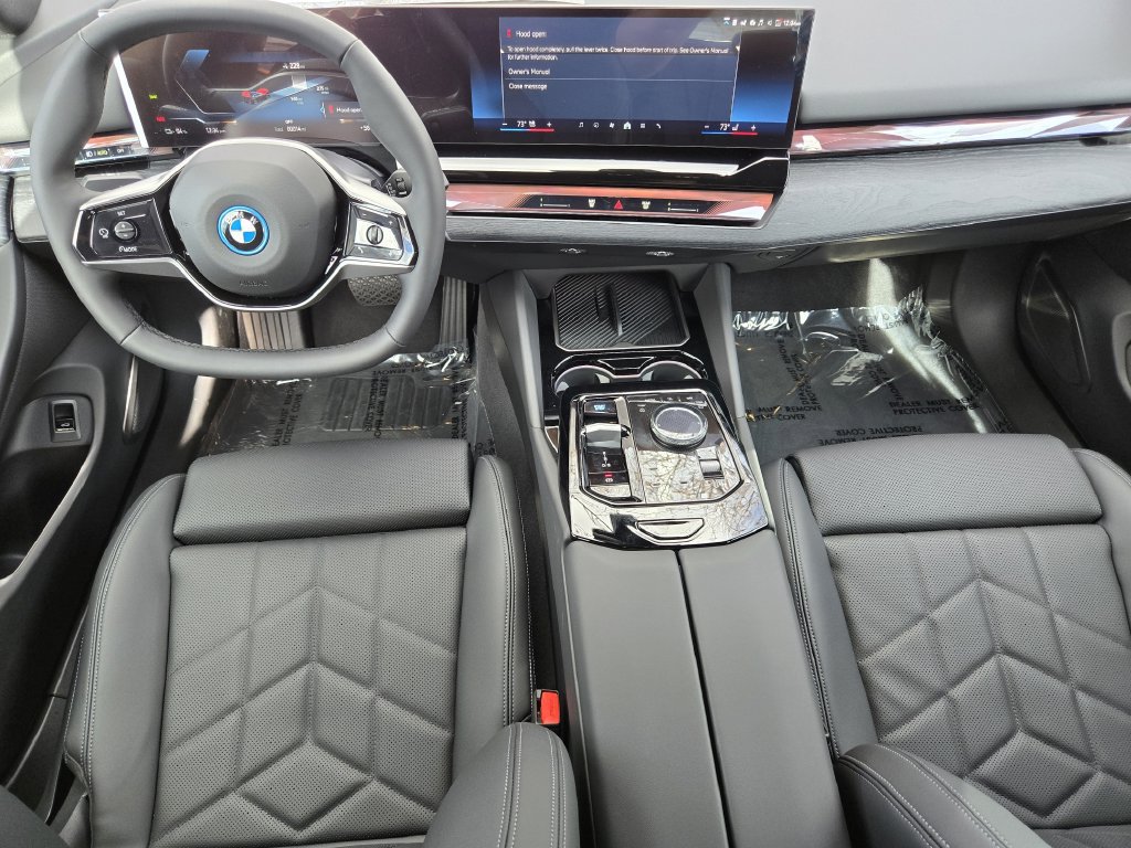 Certified 2026 BMW i5 eDrive40 AWD/4WD image 28