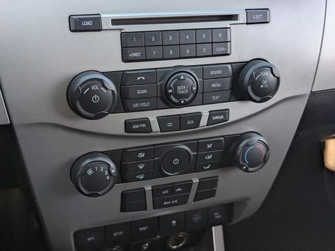 Used 2010 Ford Focus SES image 26