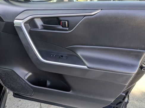 Used 2022 Toyota RAV4 LE image 32