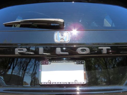 Certified 2023 Honda Pilot Touring image 7