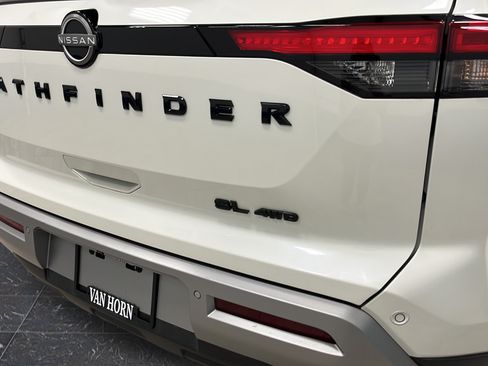 Used 2023 Nissan Pathfinder SL AWD/4WD image 37