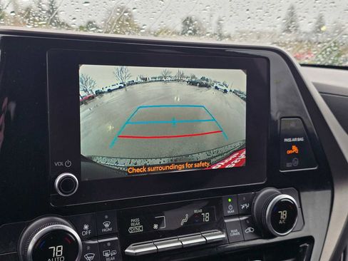 Used 2023 Toyota Highlander LE AWD/4WD image 33