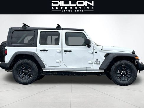 Used 2018 Jeep Wrangler Unlimited Sport AWD/4WD image 3