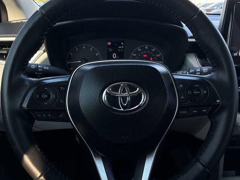 Certified 2025 Toyota Corolla Cross LE FWD image 21