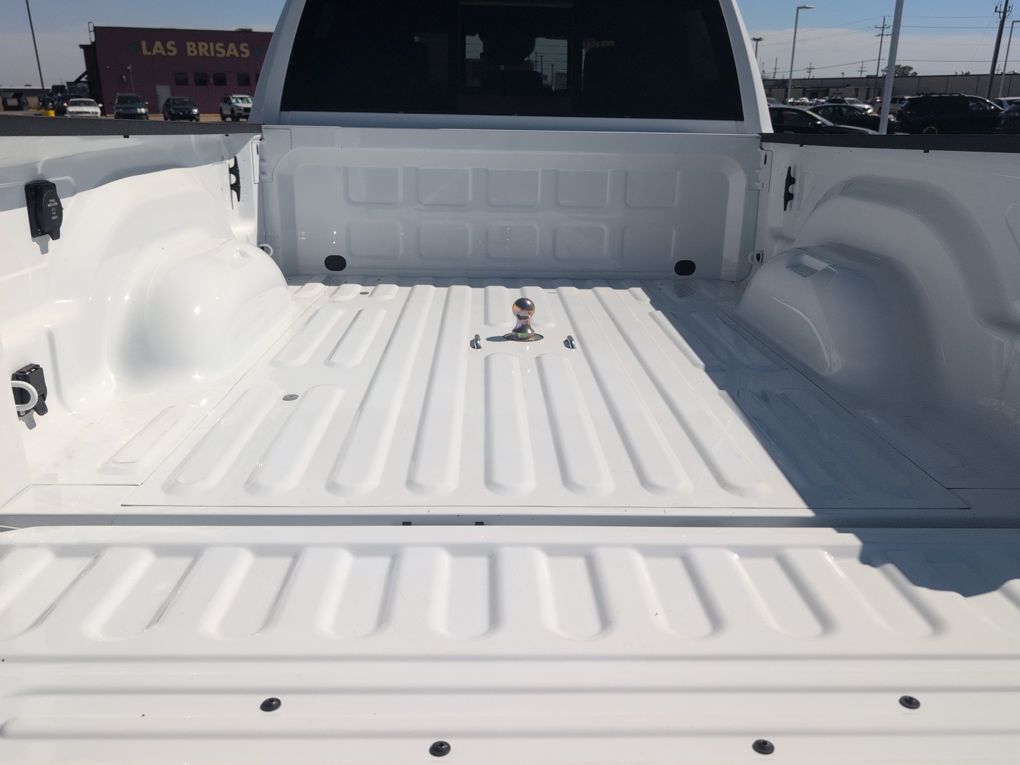 Used 2026 RAM 2500 Laramie AWD/4WD image 13