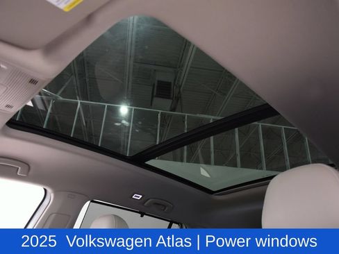Used 2025 Volkswagen Atlas SE FWD image 9