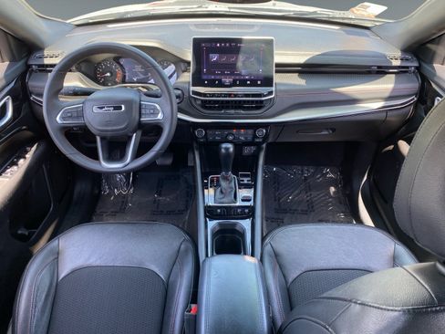 Used 2025 Jeep Compass Trailhawk AWD/4WD image 10