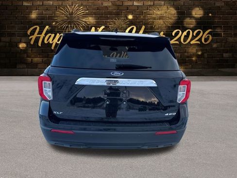 Used 2021 Ford Explorer XLT image 4