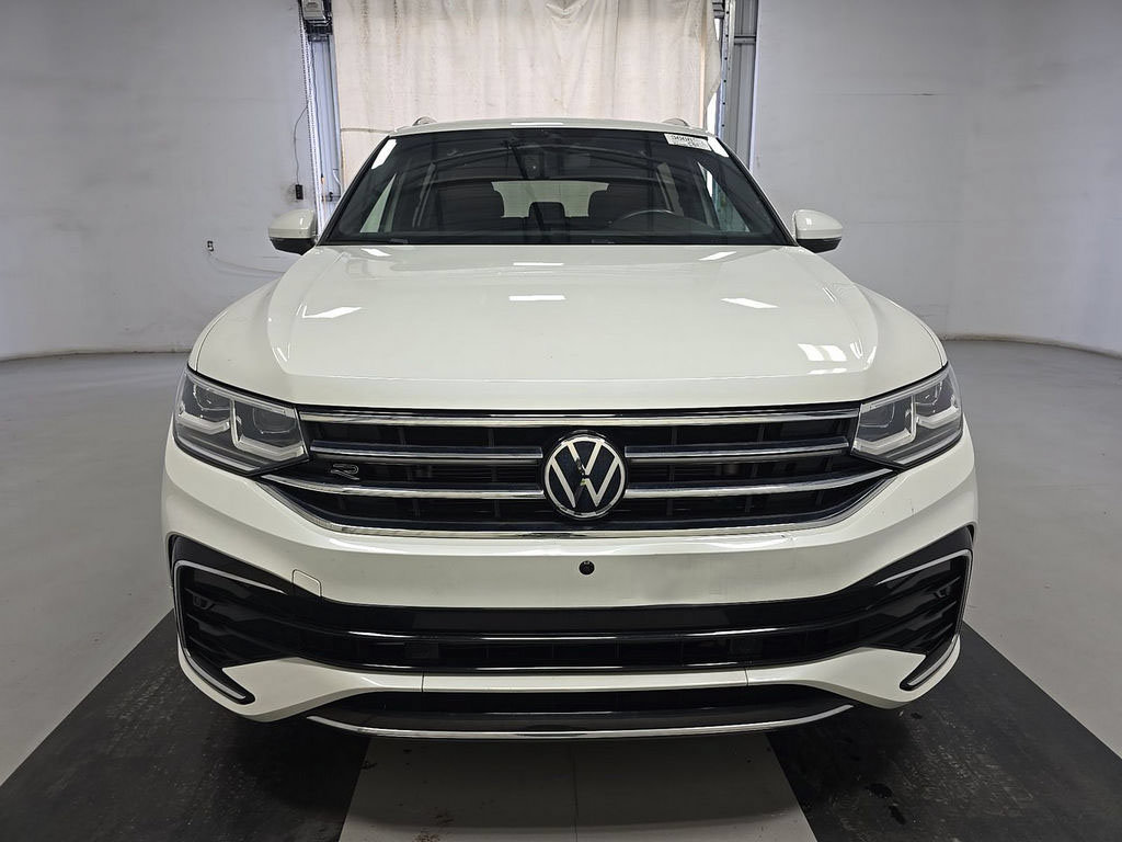 Used 2024 Volkswagen Tiguan SEL R-Line AWD/4WD image 2