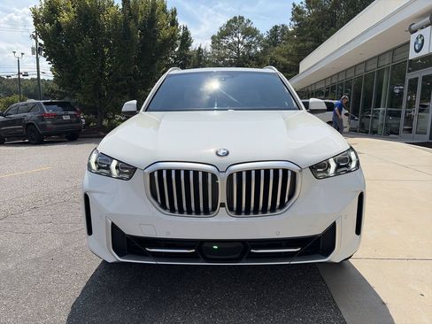 Used 2024 BMW X5 xDrive40i w/ Premium Package AWD/4WD image 3