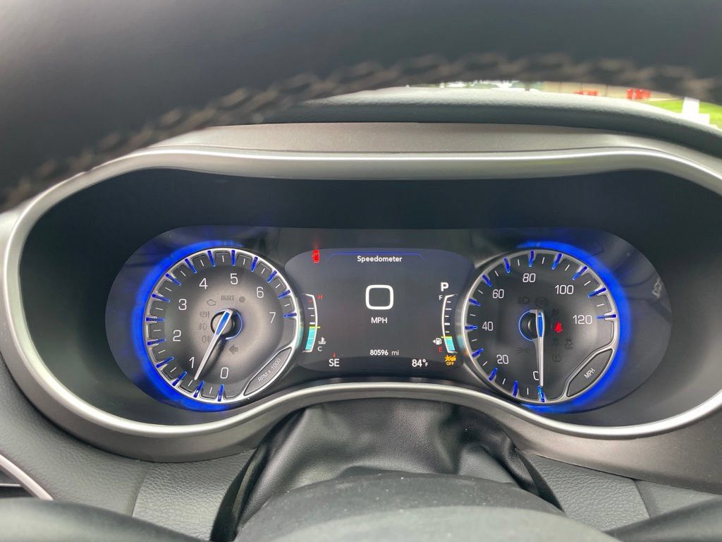 Used 2024 Chrysler Pacifica Touring-L FWD image 9