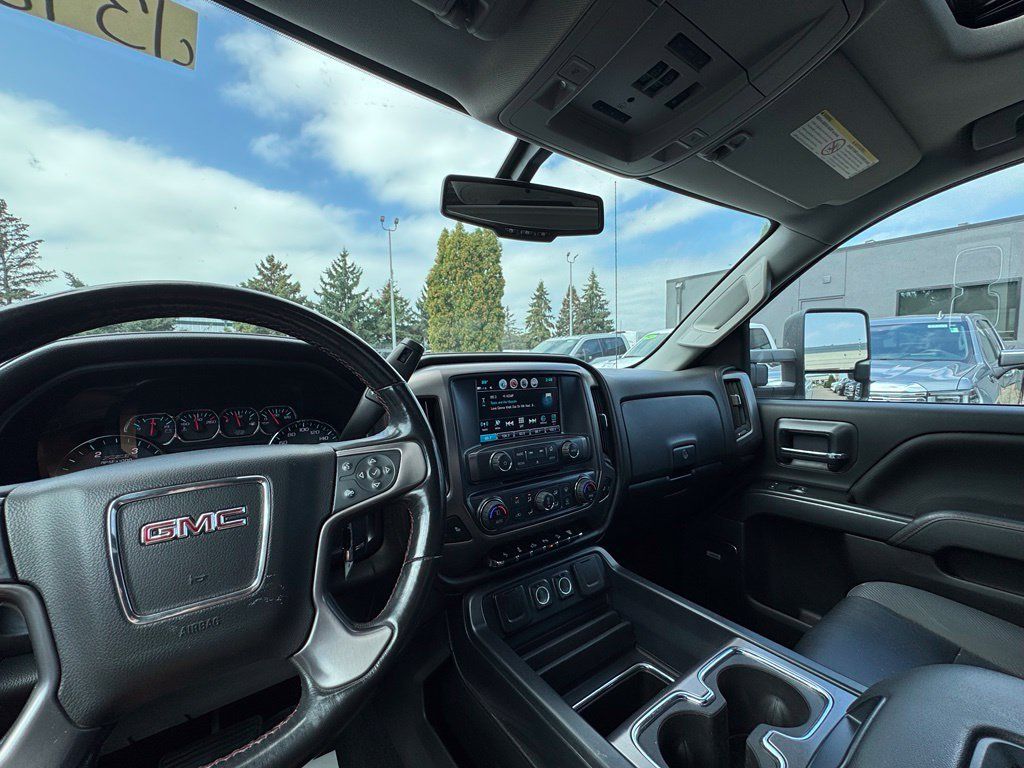 Used 2019 GMC Sierra 2500 SLT w/ All Terrain HD Package AWD/4WD image 31