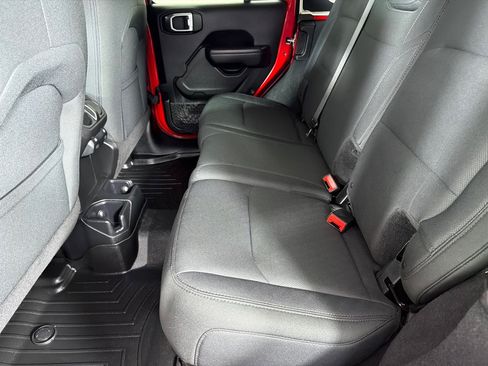 Used 2018 Jeep Wrangler Unlimited Sport S AWD/4WD image 17