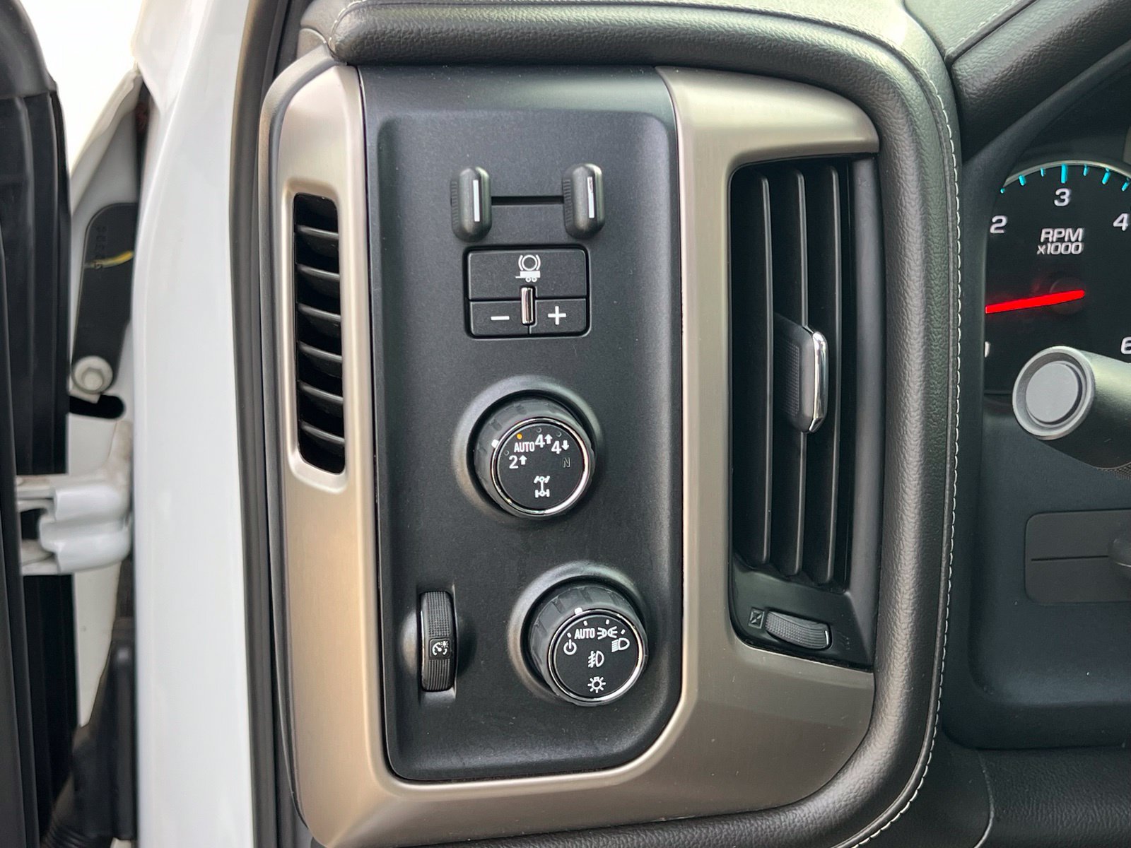 Used 2018 GMC Sierra 1500 Denali AWD/4WD image 27