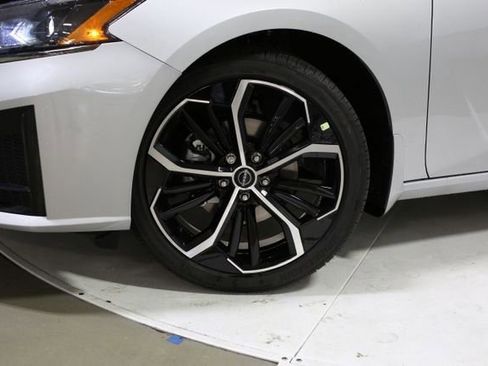 New 2025 Nissan Altima 2.5 SR image 2