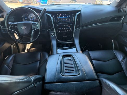 Used 2019 Cadillac Escalade ESV Platinum image 29