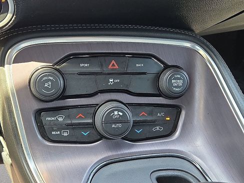 Used 2016 Dodge Challenger SXT RWD image 27