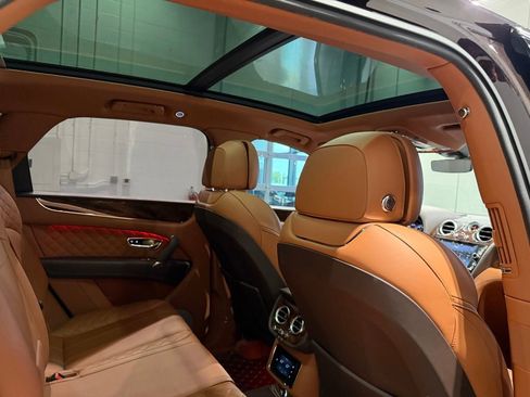 Used 2018 Bentley Bentayga AWD/4WD image 36