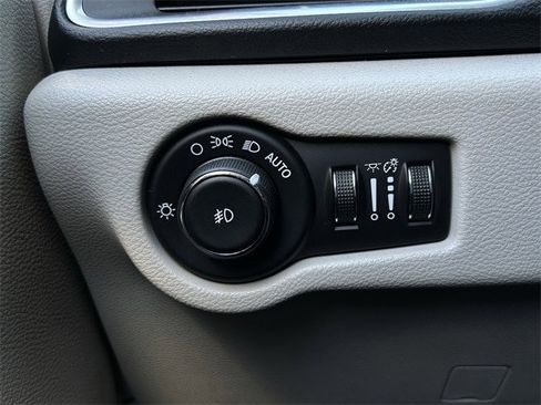 Used 2017 Chrysler Pacifica Touring-L Plus image 22