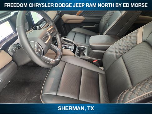 Used 2024 GMC Canyon Denali AWD/4WD image 8
