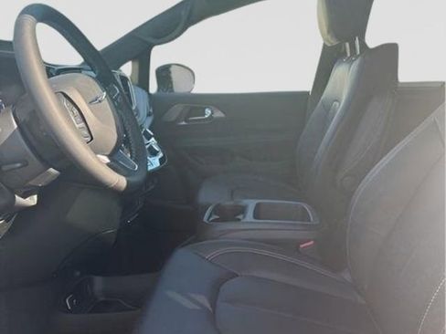 New 2026 Chrysler Pacifica Select AWD/4WD image 12