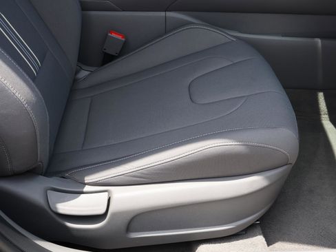 Used 2024 Hyundai Elantra SEL FWD image 16