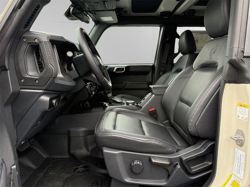 New 2025 Ford Bronco Badlands image 9
