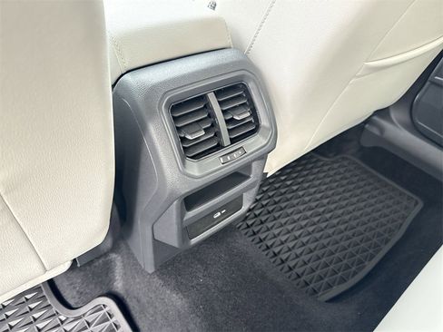 New 2025 Volkswagen Taos SE image 27