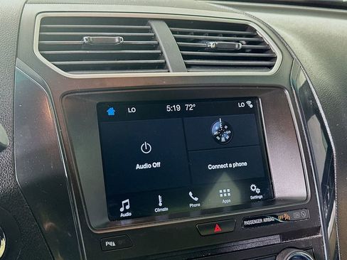 Used 2017 Ford Explorer XLT w/ Equipment Group 202A FWD image 13