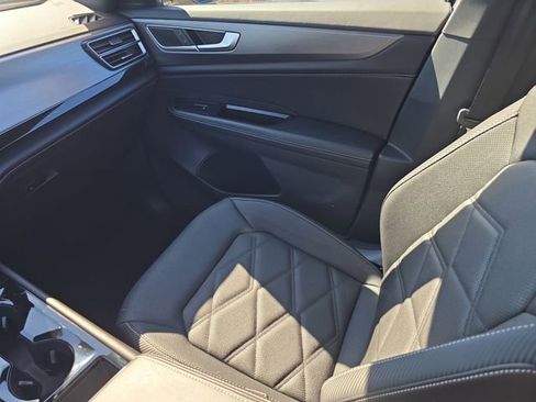 Used 2025 Volkswagen Atlas Cross Sport SE image 16