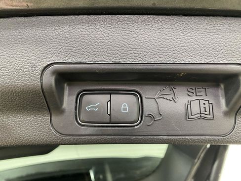 Used 2020 Ford Explorer XLT w/ Equipment Group 202A AWD/4WD image 27