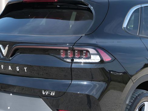 New 2025 VinFast VF 8 Eco image 32