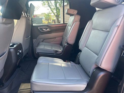 Used 2021 GMC Yukon XL SLT w/ Rear Media and Nav Package RWD image 16