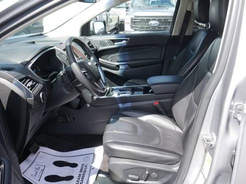 Used 2020 Ford Edge Titanium AWD/4WD image 2