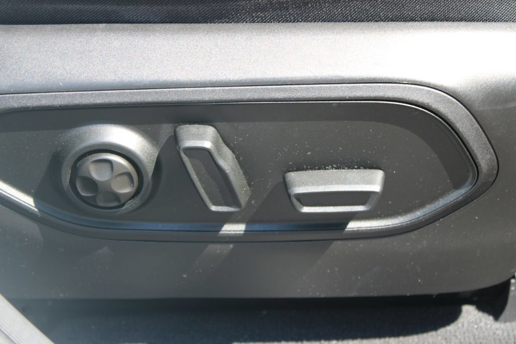 Used 2022 Jeep Grand Cherokee L Limited RWD image 33
