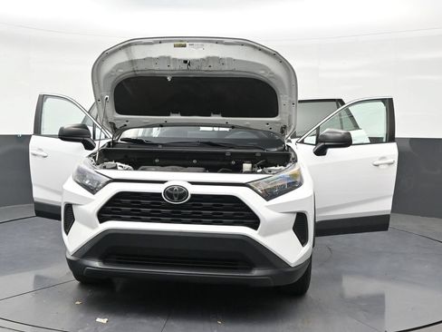 Used 2021 Toyota RAV4 LE FWD image 32
