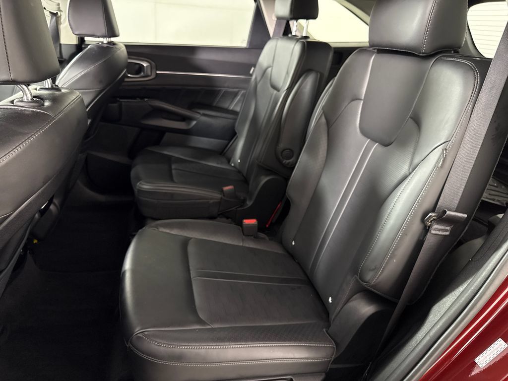Used 2025 Kia Sorento SX AWD/4WD image 13