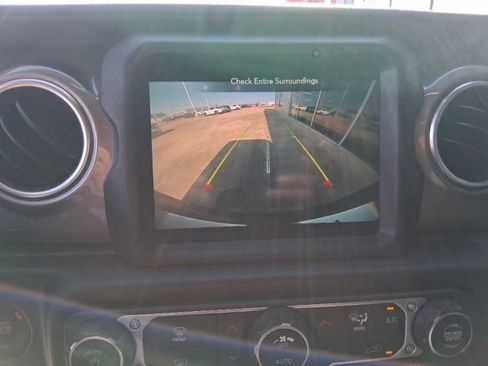Used 2022 Jeep Wrangler Unlimited Sahara AWD/4WD image 14