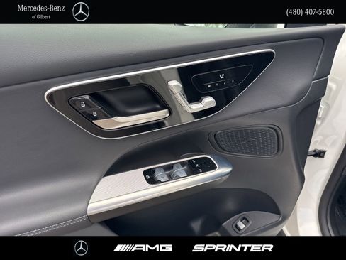 Used 2025 Mercedes-Benz GLC 300 image 12
