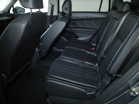 Certified 2024 Volkswagen Tiguan SE w/ Panoramic Sunroof Package AWD/4WD image 14