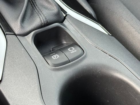 Certified 2025 Toyota Corolla Cross LE image 26