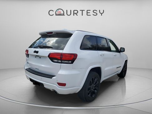 Certified 2021 Jeep Grand Cherokee Laredo X image 4