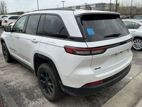 Used 2024 Jeep Grand Cherokee Altitude image 9