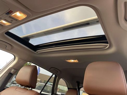 Used 2019 Subaru Outback 2.5i Touring w/ Popular Package #3A AWD/4WD image 9