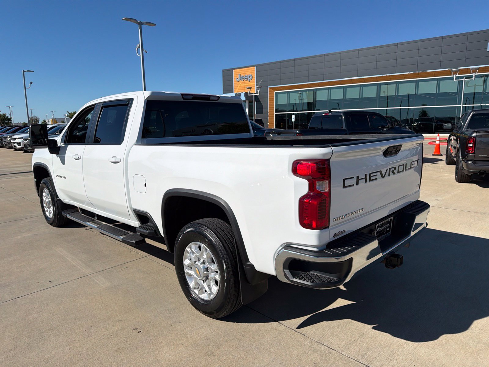 Used 2024 Chevrolet Silverado 2500 LT AWD/4WD image 3