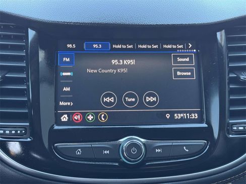 Used 2021 Chevrolet Trax LT w/ LT Convenience Package image 3