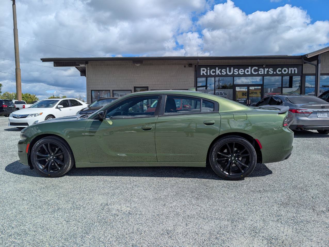 Used 2018 Dodge Charger SXT Plus w/ Blacktop Package RWD image 11