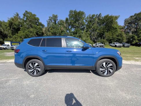 Used 2026 Volkswagen Atlas SE FWD image 2